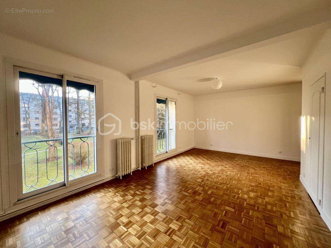 Appartement à VILLE-D'AVRAY