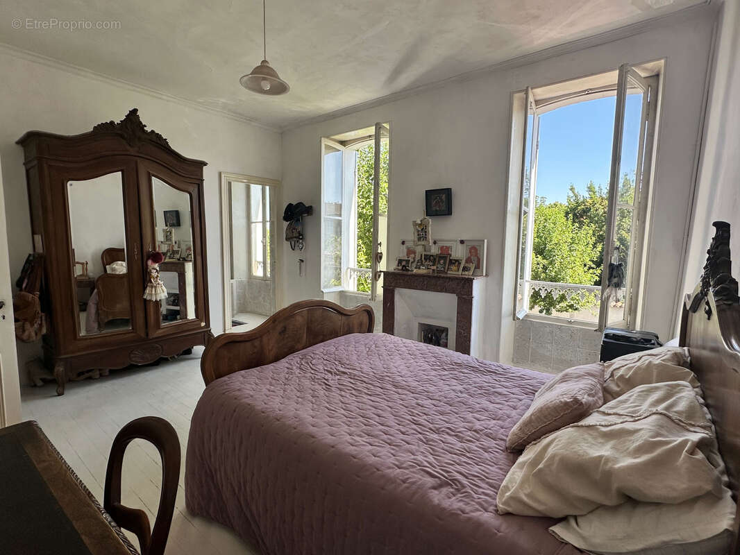 Maison à SAINT-JEAN-D'ANGELY