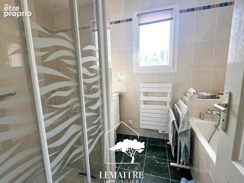 Maison de plain-pied avec piscine   4 chambres   grand terrain de 1 456 m2 - photo 6