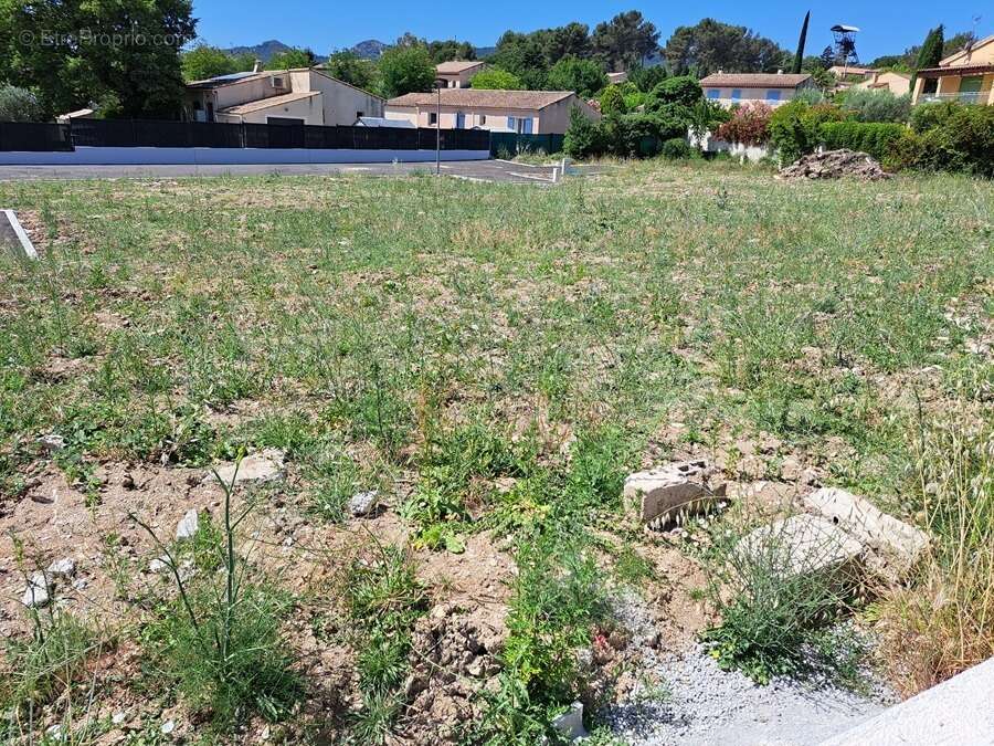 Terrain 500 m² à Greasque  - photo 2