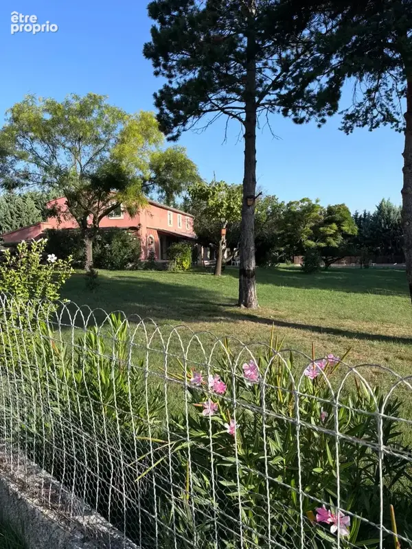 Luberon. A vendre Propriété exceptionnelle à vendre aux portes du magnifique village de Roussillon - photo 4