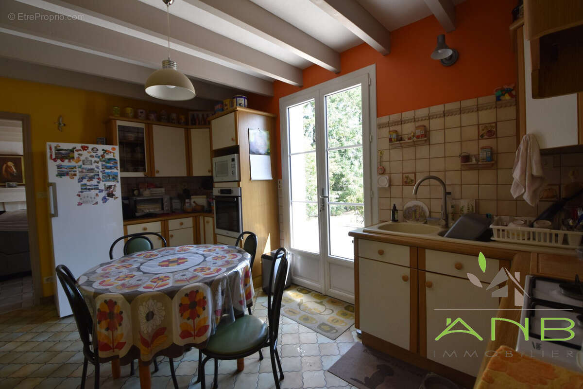 Maison 137 m² à Vouzan  - photo 4