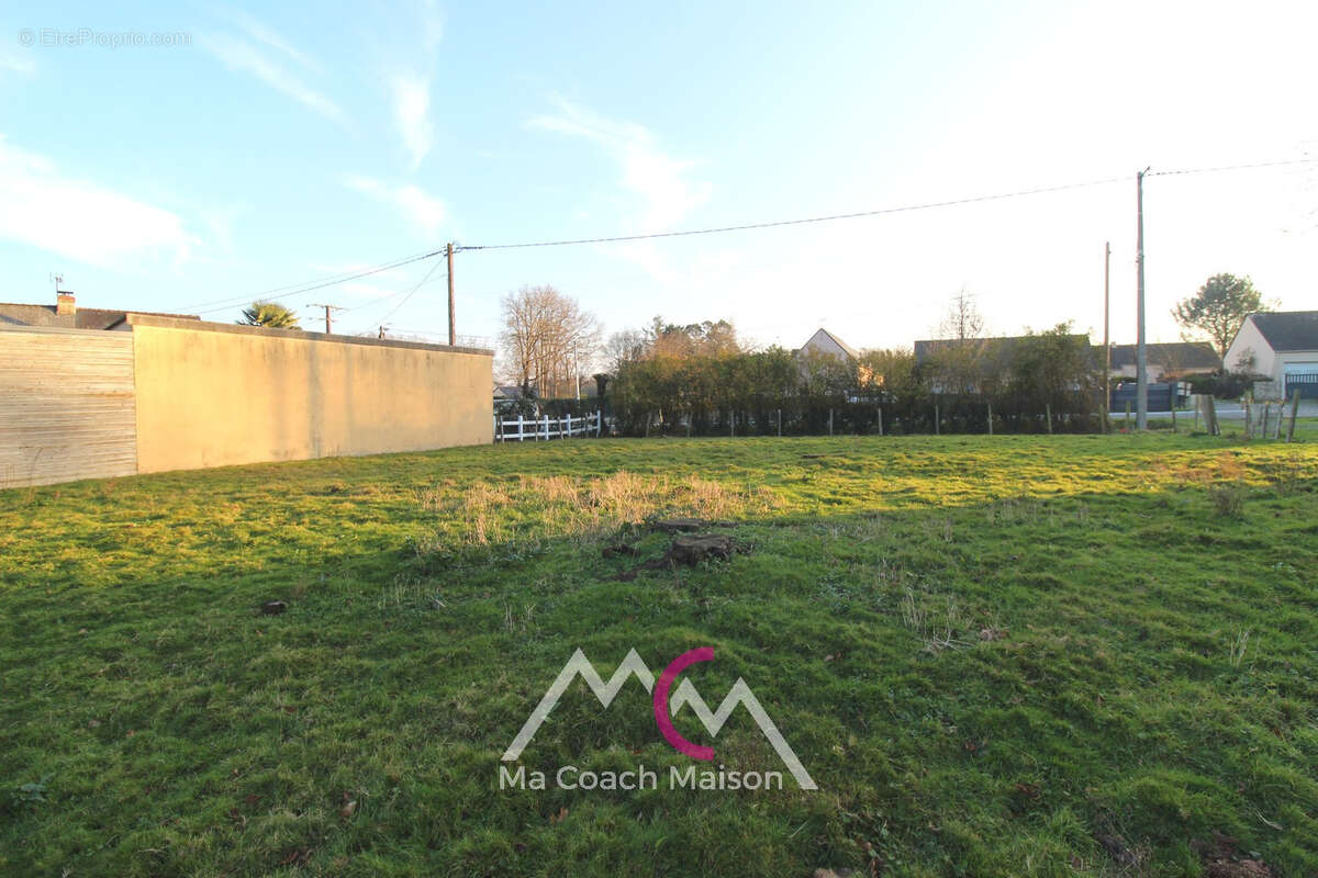 Terrain à SAINTE-ANNE-SUR-BRIVET