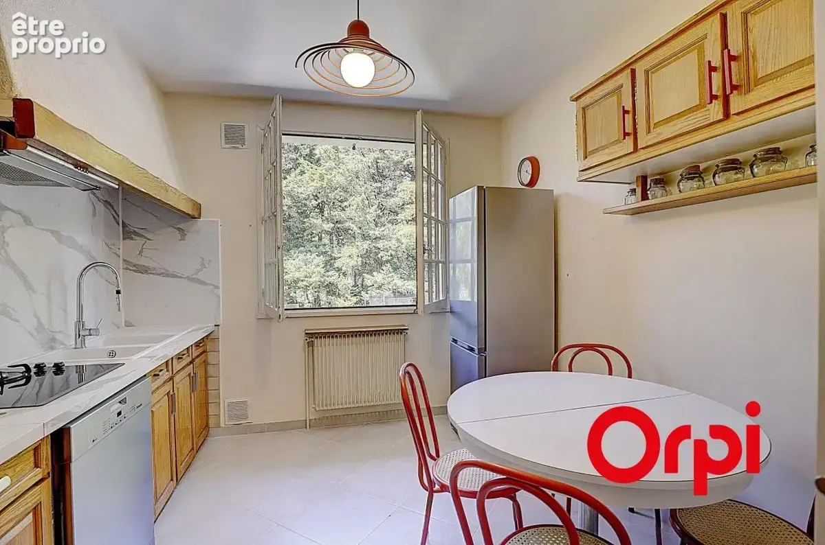 Maison familiale de 195m2 à Cailloux-sur-Fontaines - photo 5