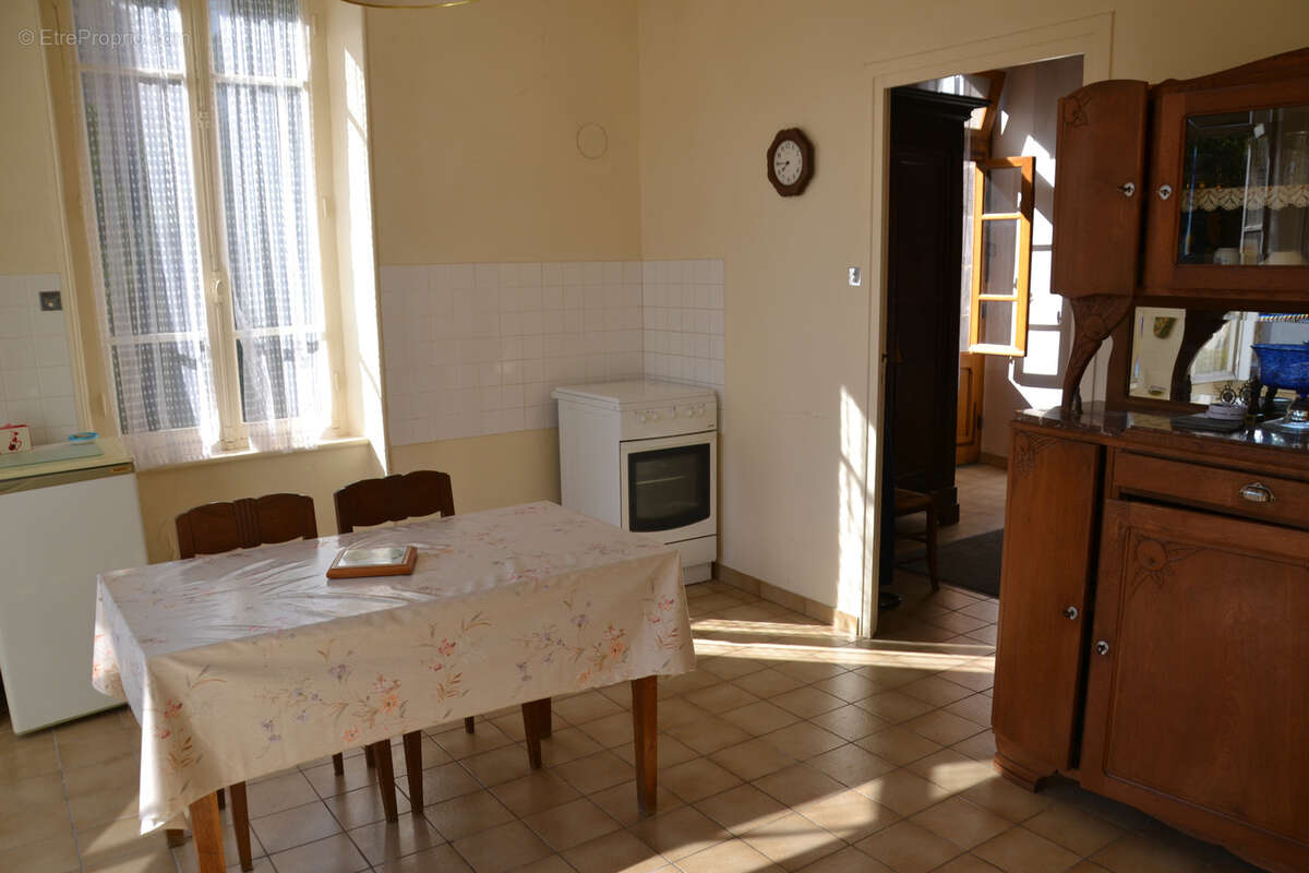 Maison à SAINT-SAUVES-D&#039;AUVERGNE