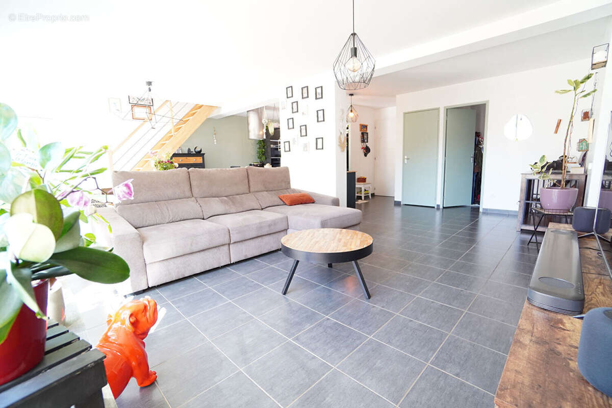 Maison 140 m2, chambre pl. pied - photo 4