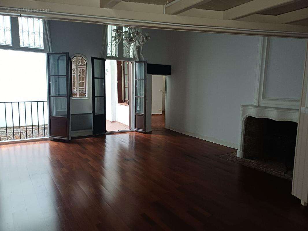 Perpignan centre - Appartement type loft de 2 pièces dans ancien couvent - photo 8