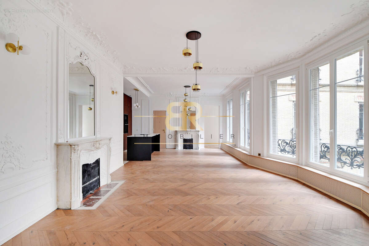 Appartement à PARIS-16E