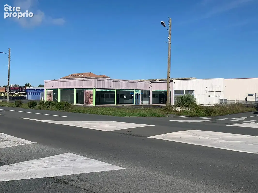 Local commercial 900m² à tonnay-charente - photo 2