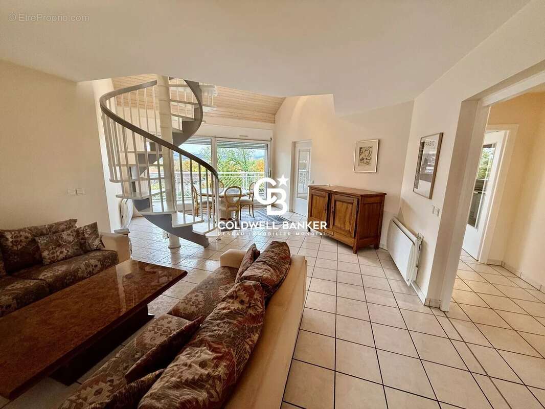Magnifique attique en duplex dans une jolie copro d'Ambilly 74100 - photo 5