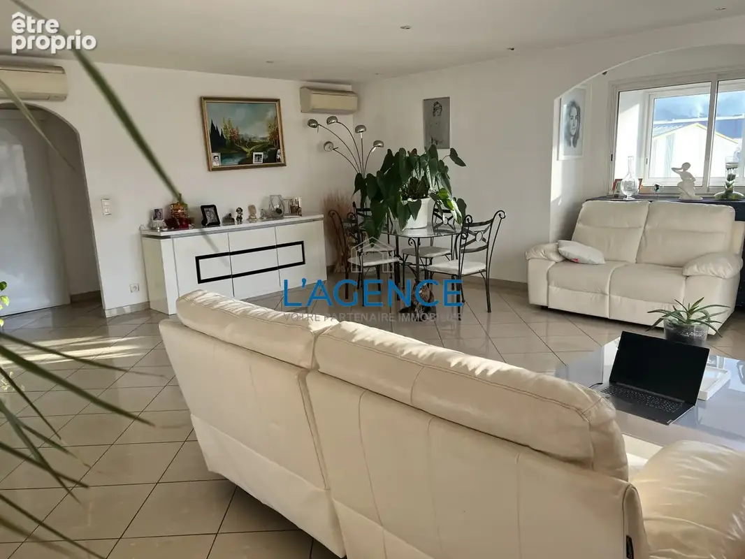Local professionnel de 450m2 avec appartement de 150 m2 en très bon état sur 920m2 de terrain - photo 3