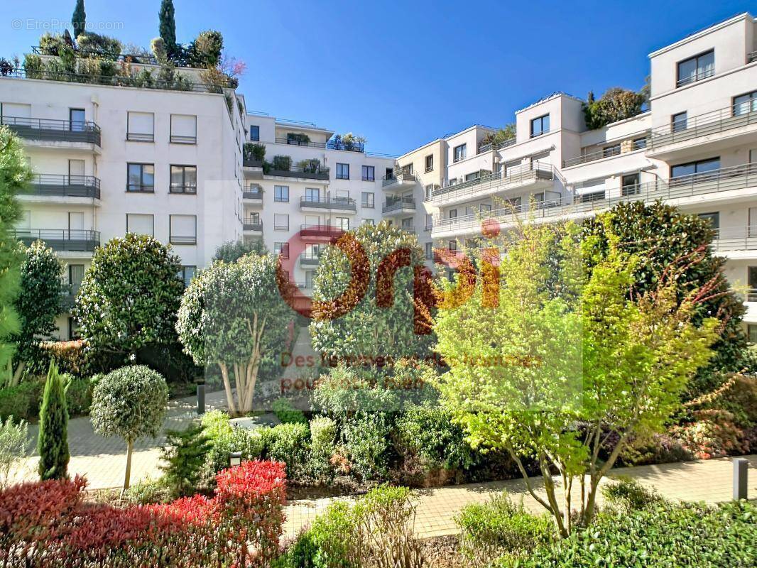 Appartement à ISSY-LES-MOULINEAUX