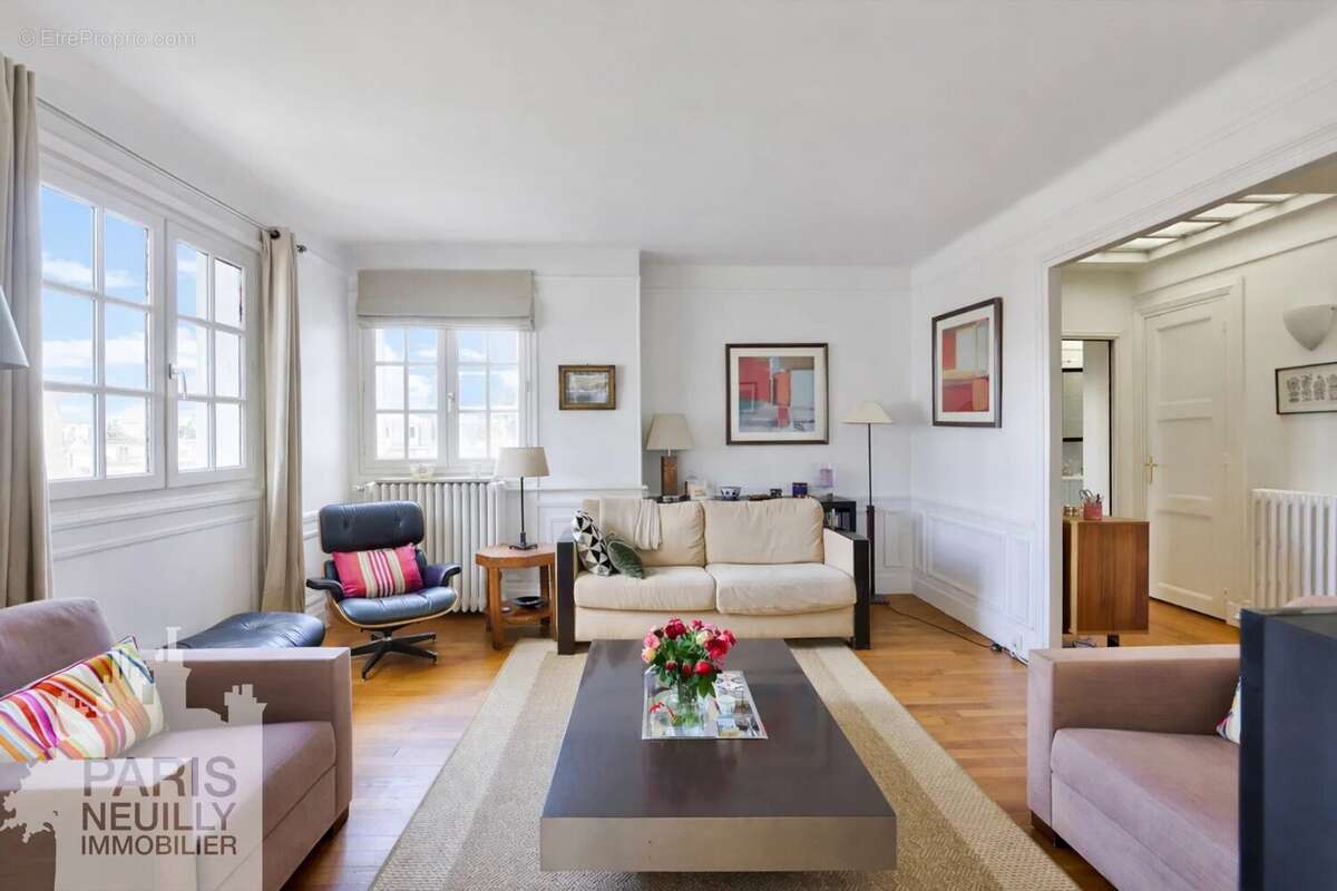 Appartement à PARIS-16E