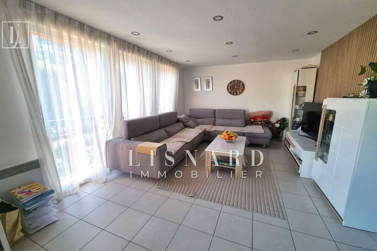 Appartement à VALLAURIS