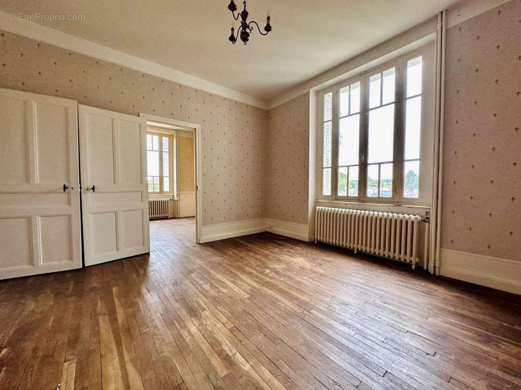 Maison 137 m² à Boussac  - photo 4