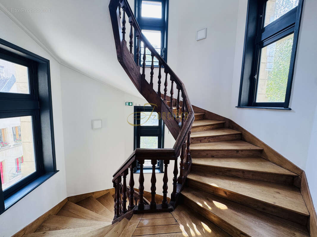 Exclusivité Spendide appartement de standing de type 4 dans résidence sécurisée située en  hyper Centre Ville - photo 6