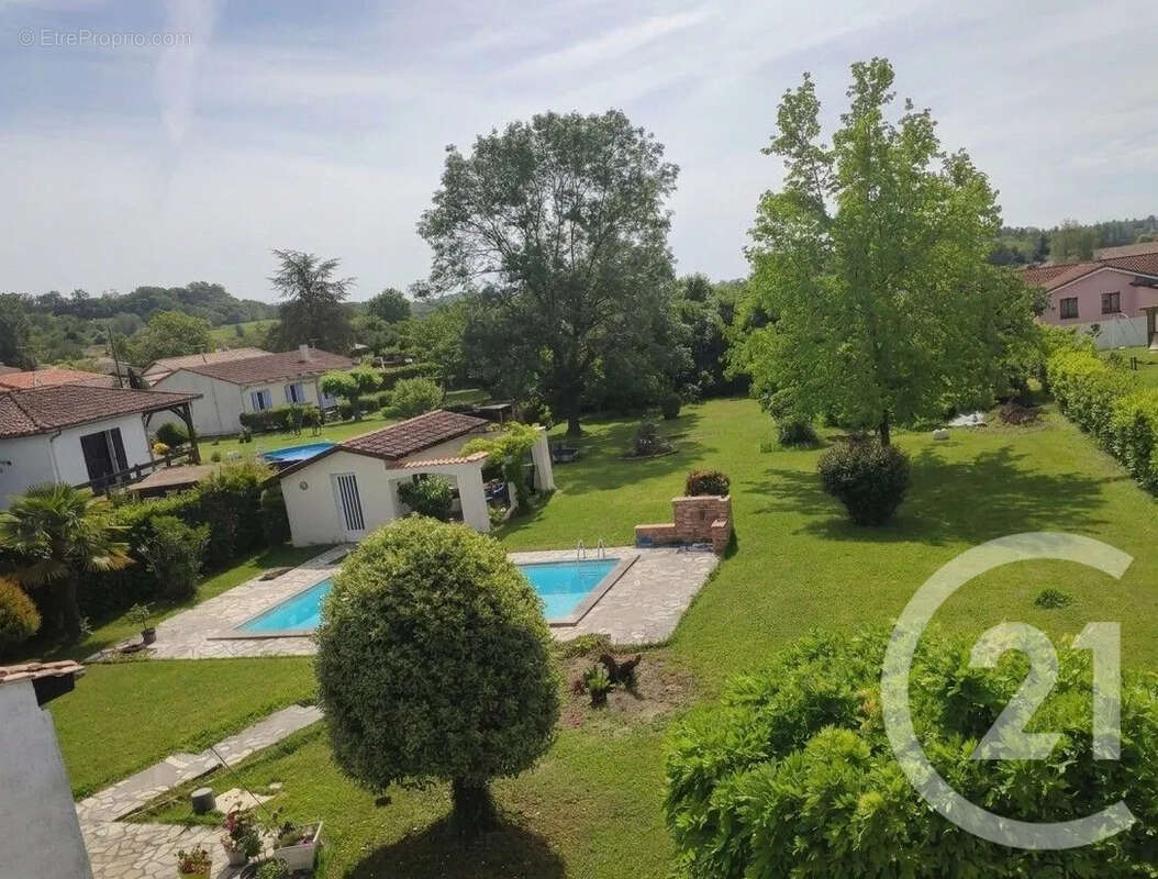Maison à SAINT-ROMAIN-LA-VIRVEE