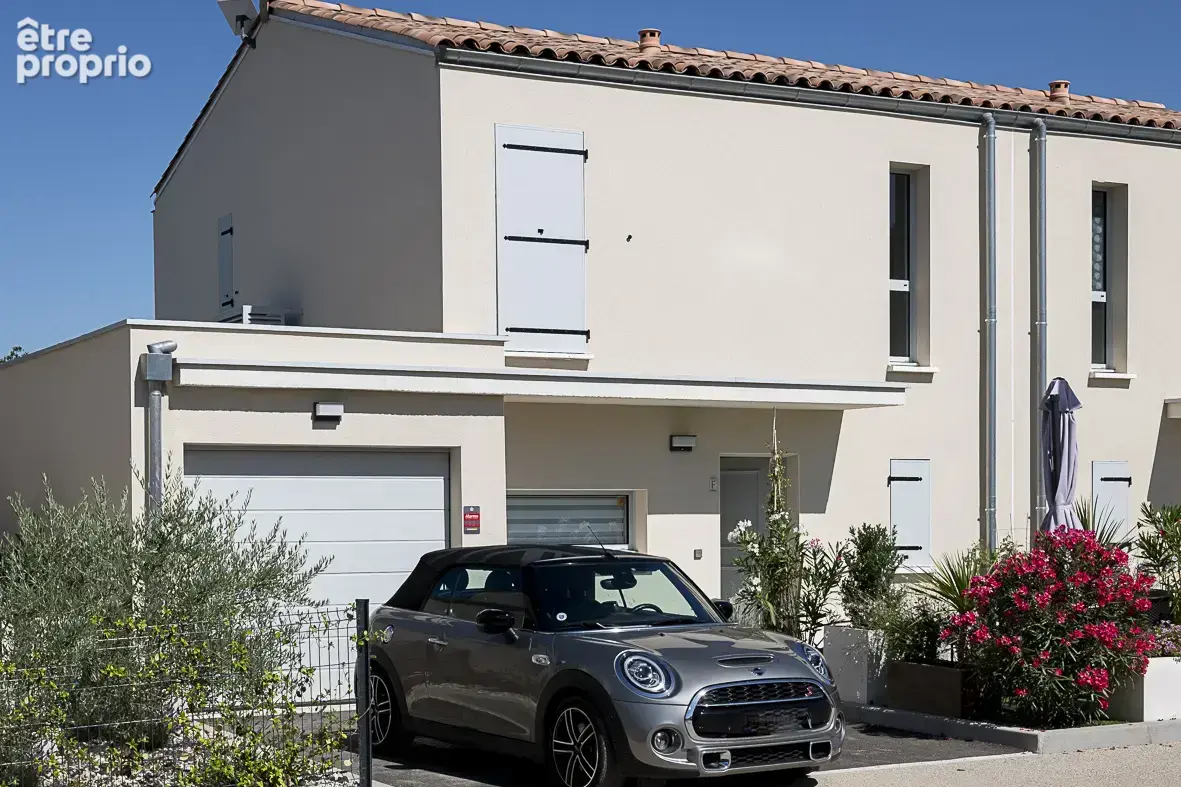 Maison à MENERBES