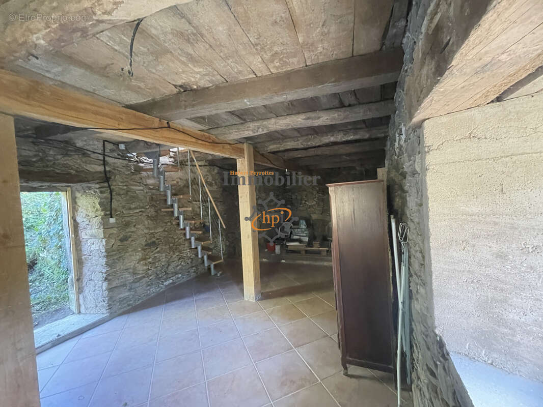 Vente maison de campagne en pierres avec terrain attenant de 2450 m2 - photo 12