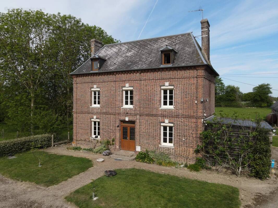 Maison à FERRIERES-SAINT-HILAIRE