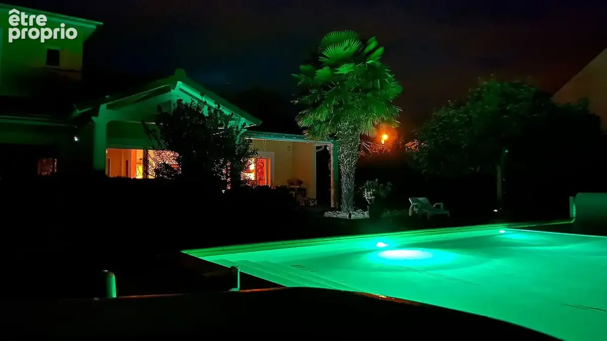 À VENDRE - Maison d'architecte avec piscine, dépendance aménagée et grange sur terrain arboré à 5 minutes de Vichy - photo 27