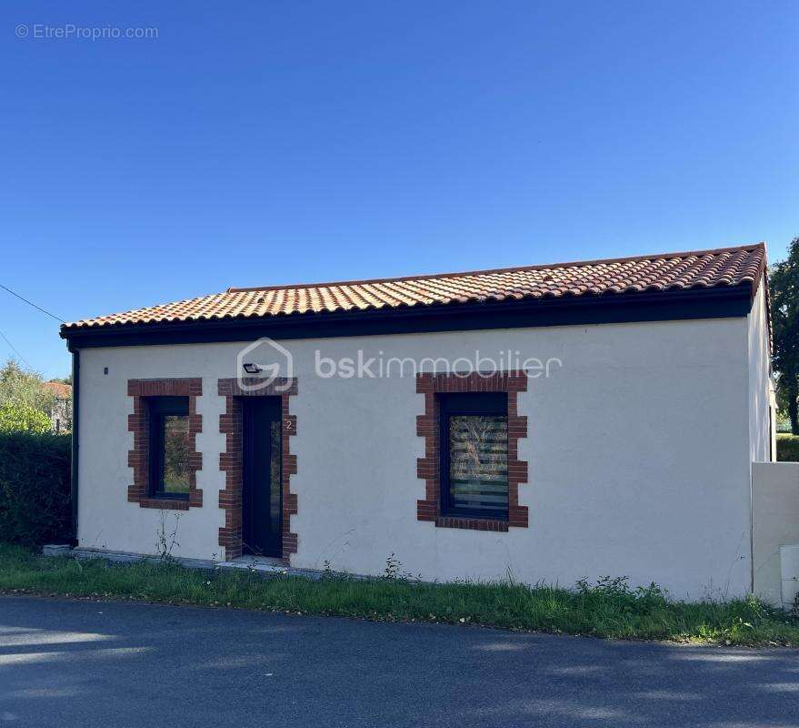 Maison à LA BOISSIERE-DU-DORE