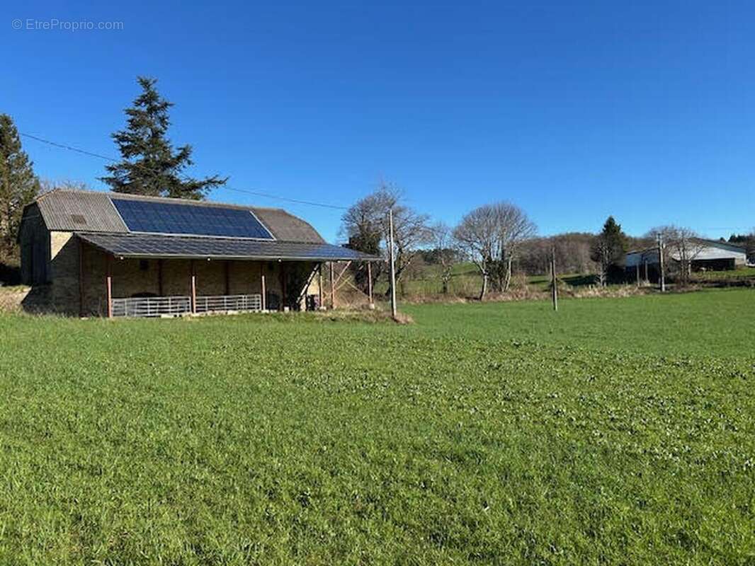 côté (2) - Maison à LATRONQUIERE