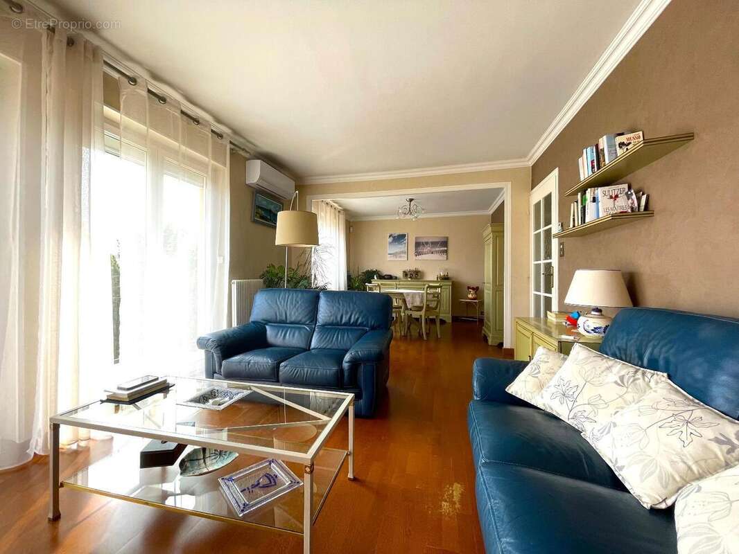   - Maison à DECINES-CHARPIEU