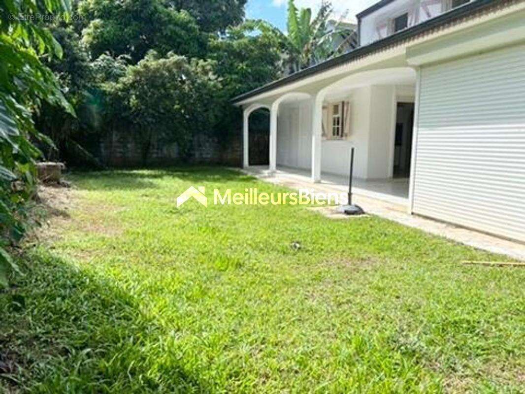 Maison à BAIE-MAHAULT