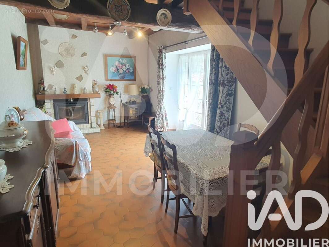 Maison 97 m² à Saint-Laurent-De-Ceris  - photo 5
