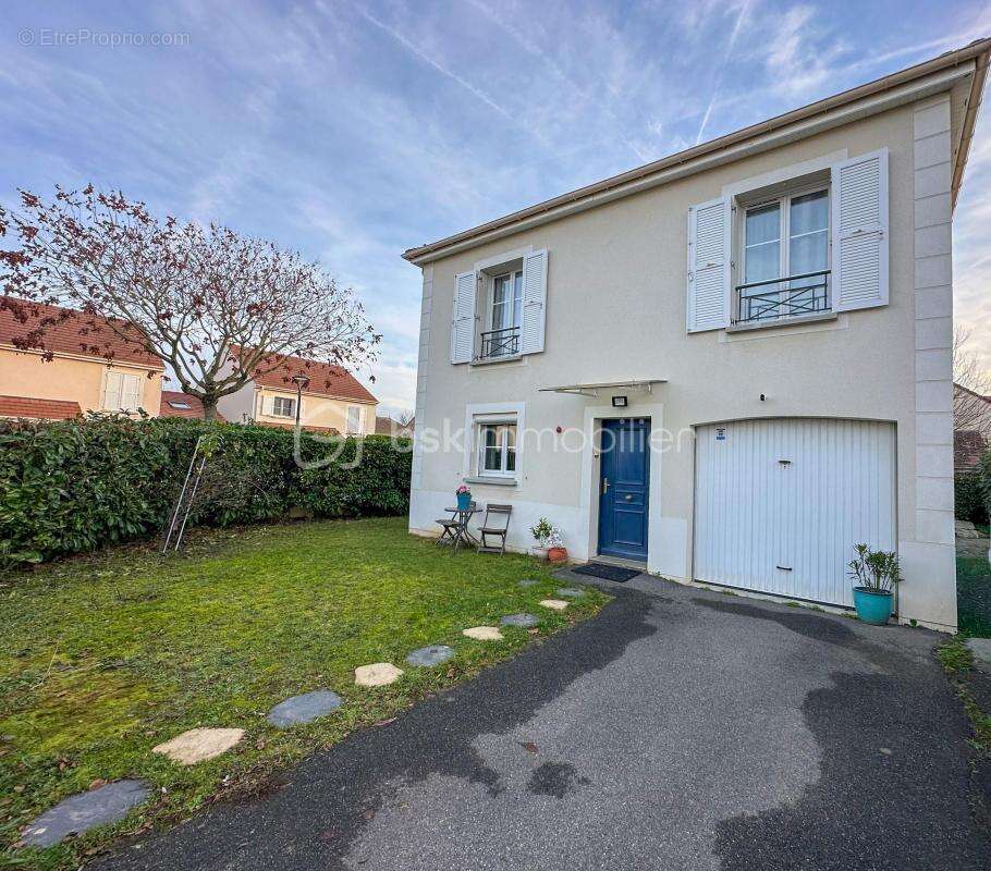 Maison à SAVIGNY-LE-TEMPLE