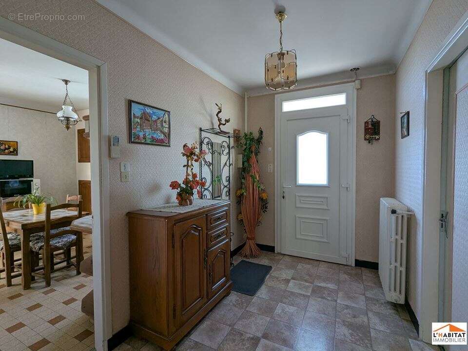 Maison à PINS-JUSTARET