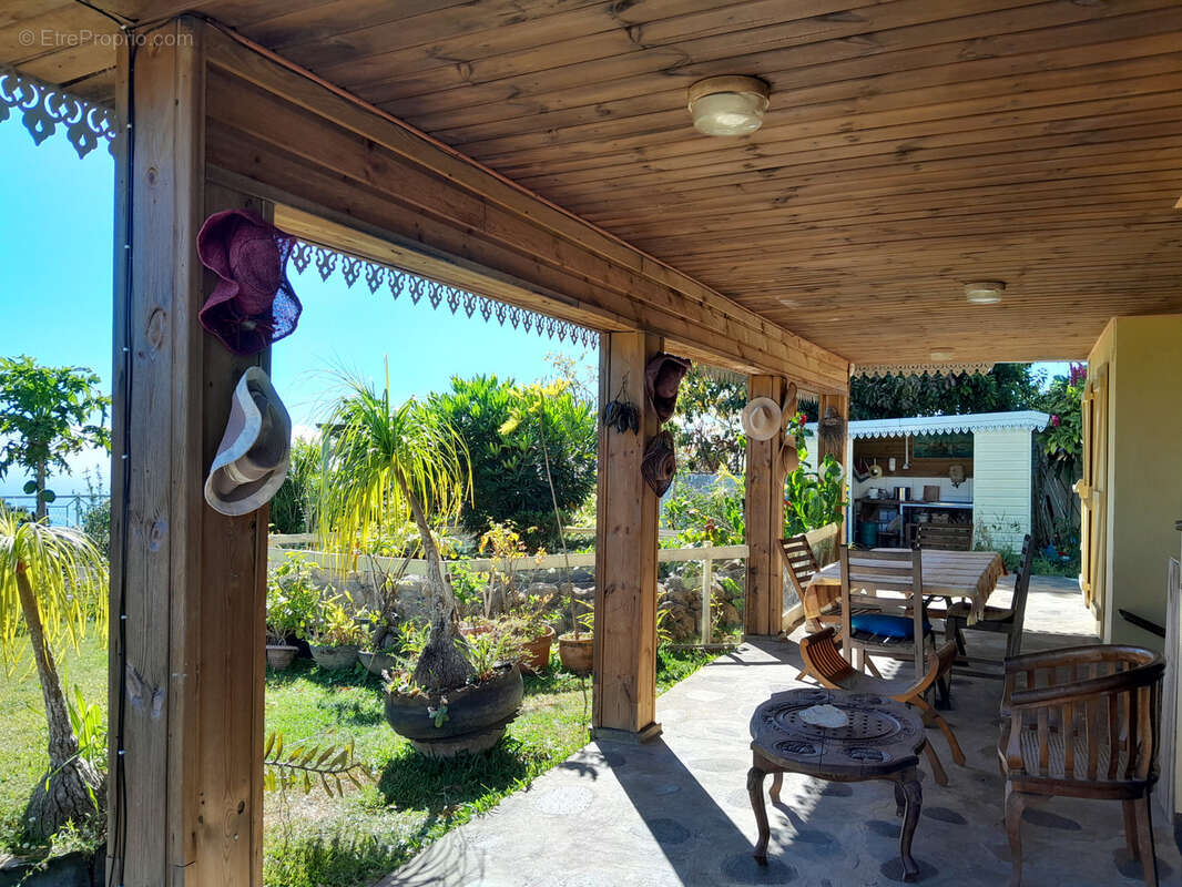 MAISON F7/8  - 180 m2 - Terrain 1200 m2 - BDN SAINTE CLOTILDE (97490) - photo 3