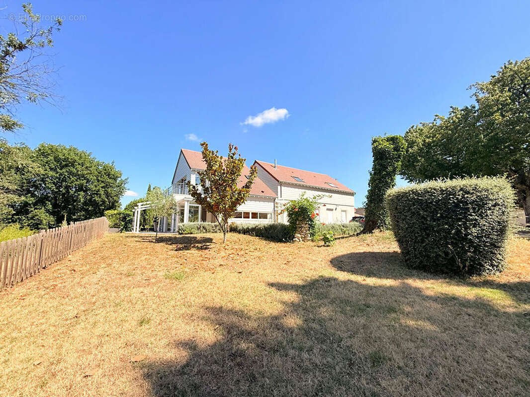 Maison 282 m² à Montmorillon  - photo 3
