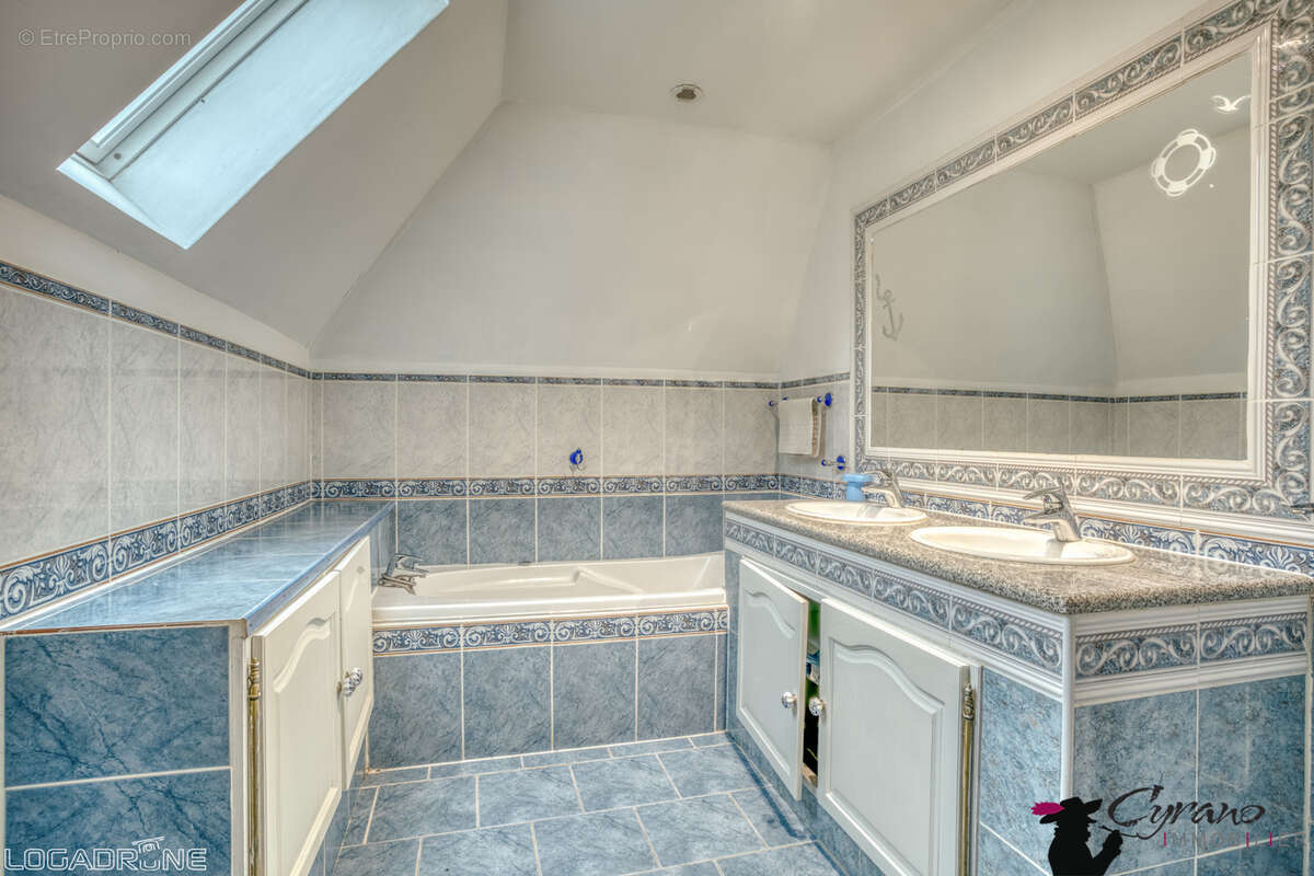 Maison à LIORAC-SUR-LOUYRE