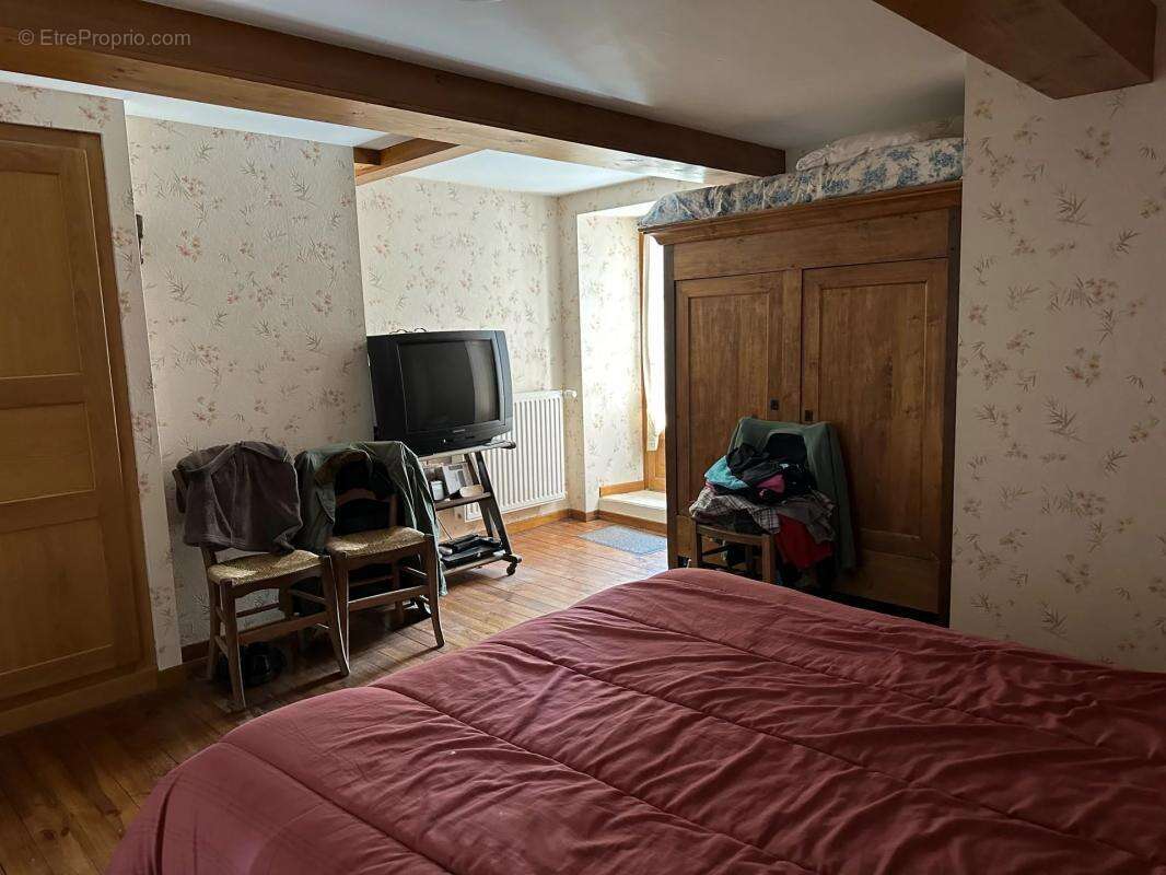 Maison à SAINT-CHRISTOPHE-VALLON