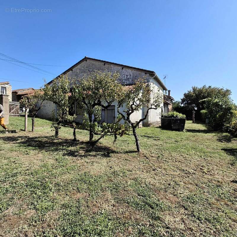 Maison à CHASSENEUIL-SUR-BONNIEURE
