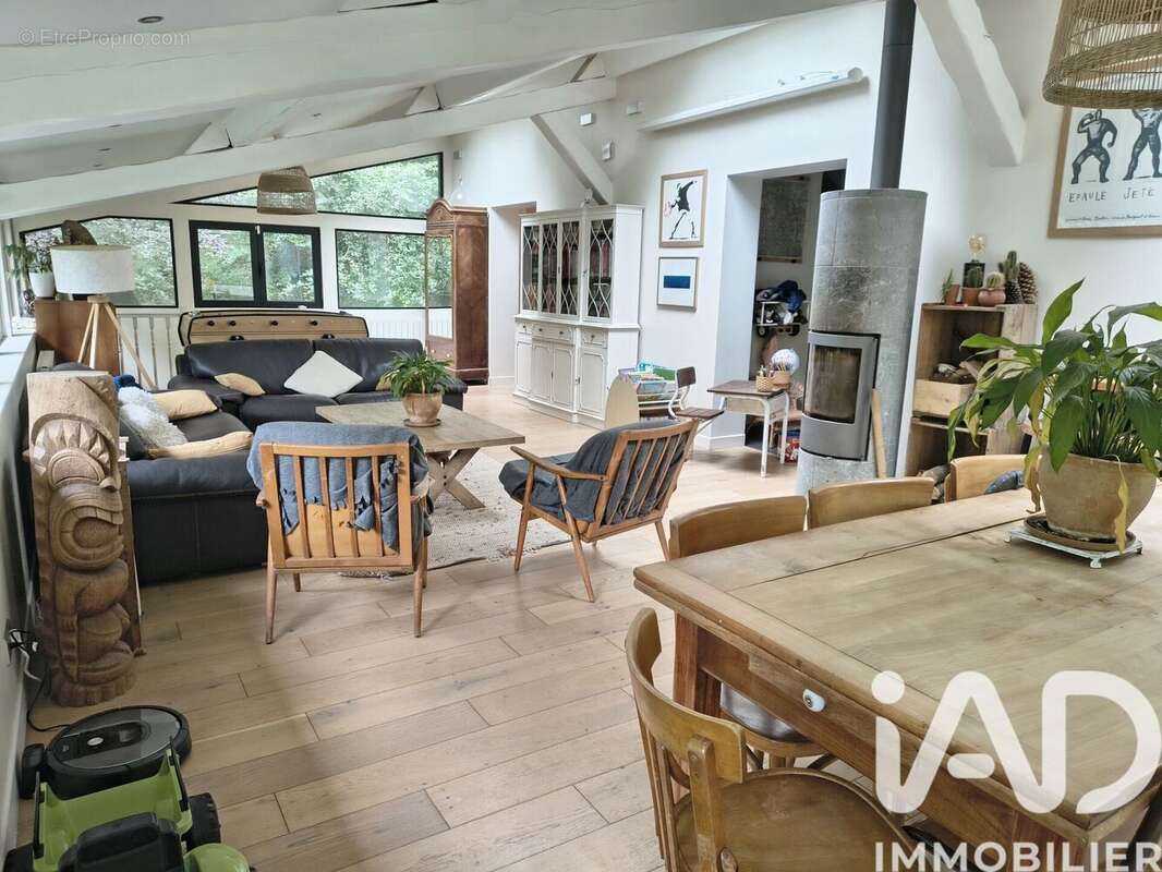 Maison 164 m² à Saint-Arnoult-En-Yvelines  - photo 2