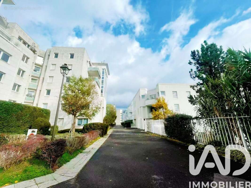 Photo 3 - Appartement à SURESNES