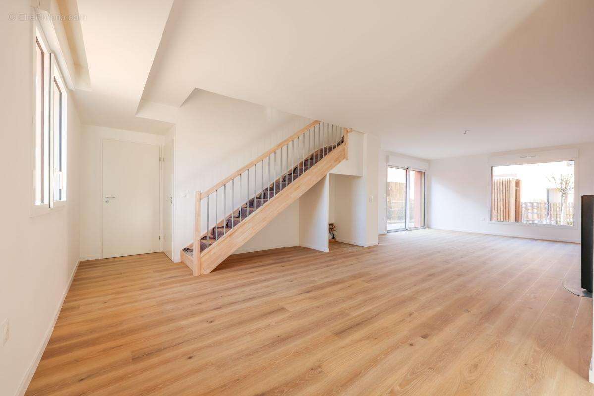 Maison T4  jardinet et garage - photo 4
