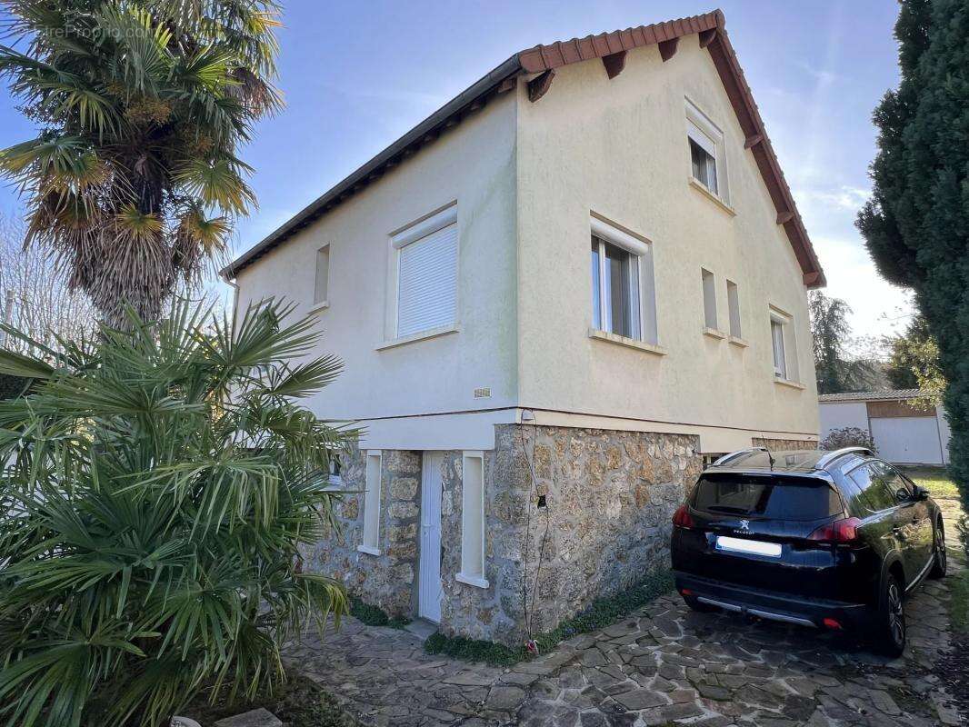 Maison à LES CLAYES-SOUS-BOIS