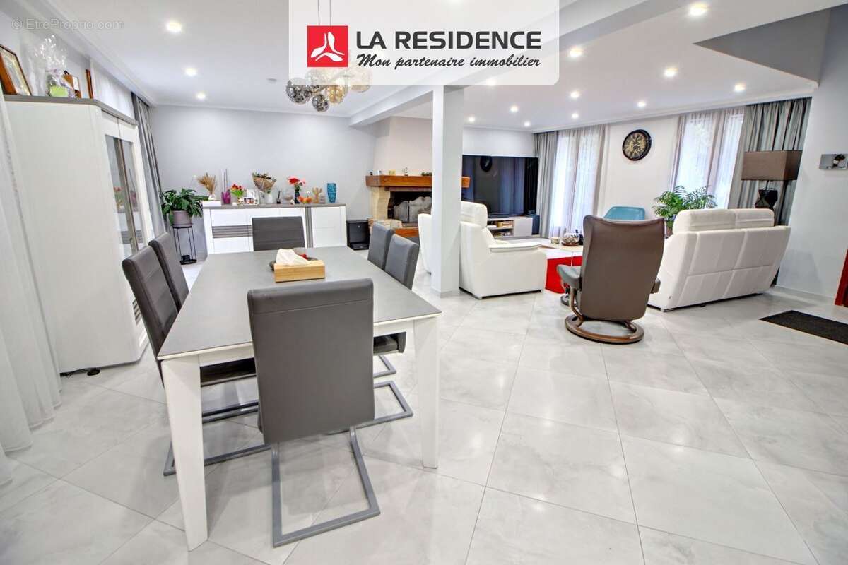 Maison à VAUX-SUR-SEINE