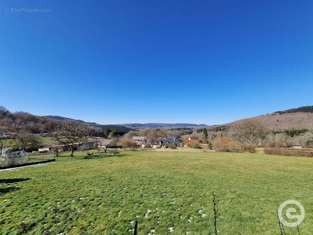 Maison à DUN-LES-PLACES