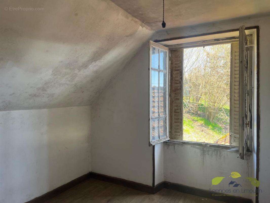 Maison à SAINT-HILAIRE-LES-COURBES