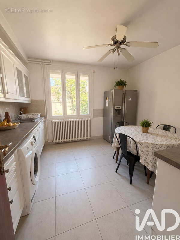 Maison 200 m² à Vitrolles  - photo 5