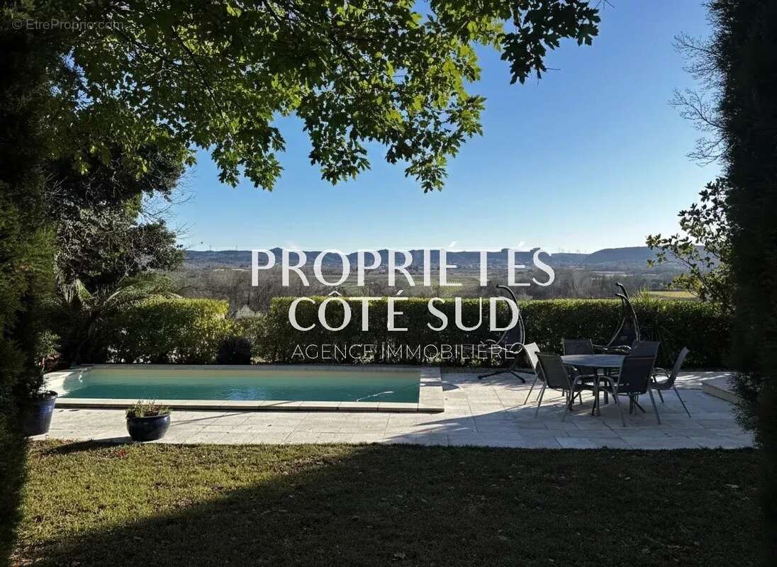 Maison à LAUDUN-L'ARDOISE