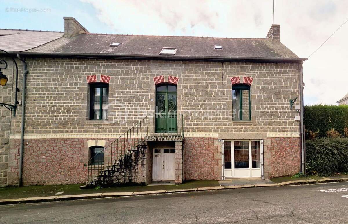 Maison à SAINT-GERMAIN-EN-COGLES