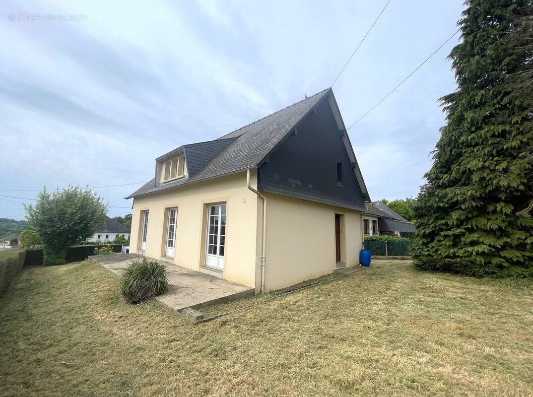 Maison à SAINT-GEORGES-BUTTAVENT