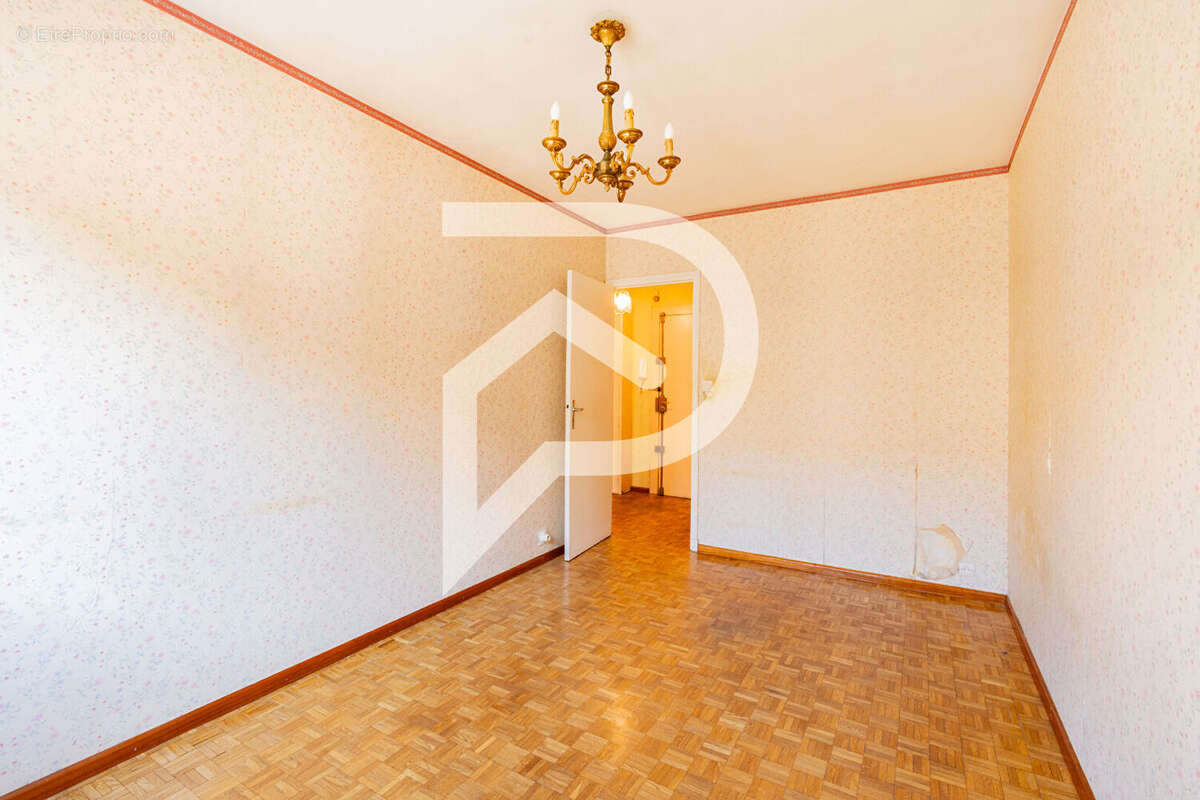 Appartement à MARSEILLE-4E