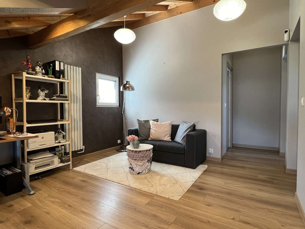 Maison à COLLONGES-SOUS-SALEVE